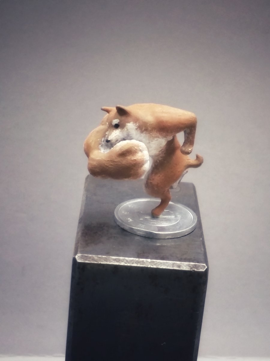 这只酷似打出右钩拳"欧拉欧拉欧拉"的柴犬都有手办啦!